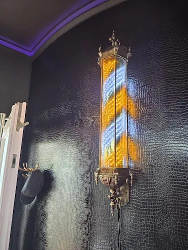 7 - The Golden Barber - Mens Salon