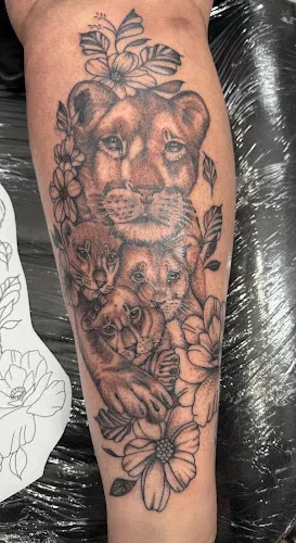 6 - The golden needle tattoo and piercing parlour