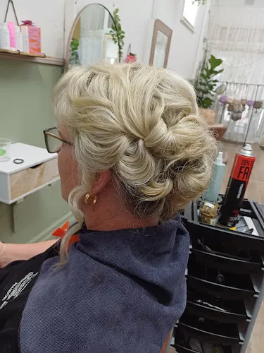 1 - The Hair Hub & co