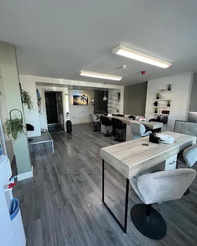 7 - The hamilton hair company