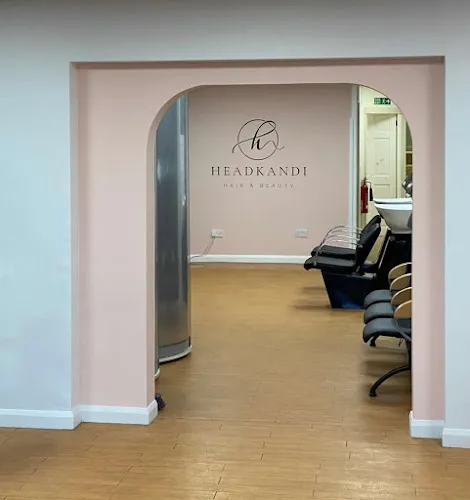 3 - The Little Salon