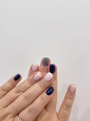 4 - The Salon On Reid