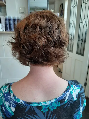 4 - Thuiskapsalon Jolanda Weber