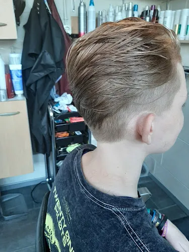 6 - Thuiskapsalon Jolanda Weber