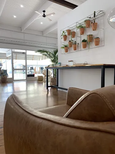 5 - Tim Nails Spa & Beauty