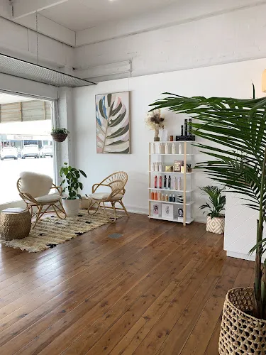 4 - Tim Nails Spa & Beauty