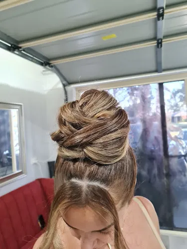 5 - Tip Top Cuts & Colours