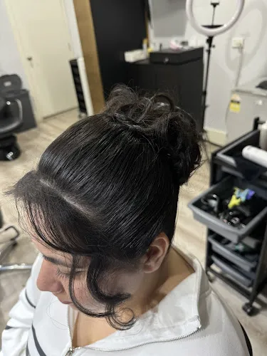 6 - Tip Top Cuts & Colours