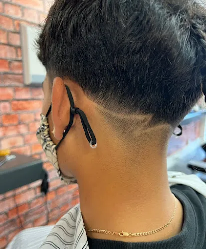 3 - Toms Gentlemens Hairdresser