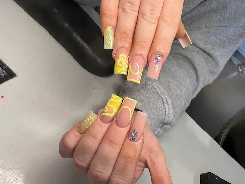 2 - Top Nails & Beauty