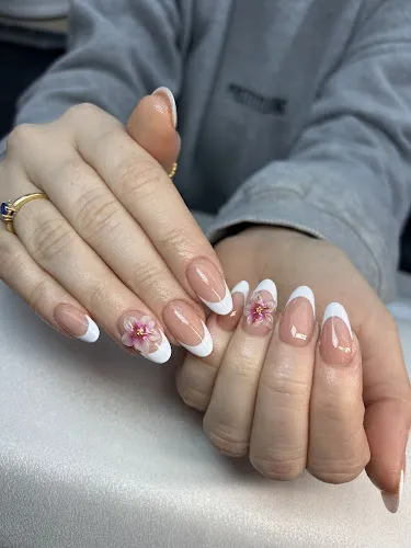 1 - Top Nails & Beauty