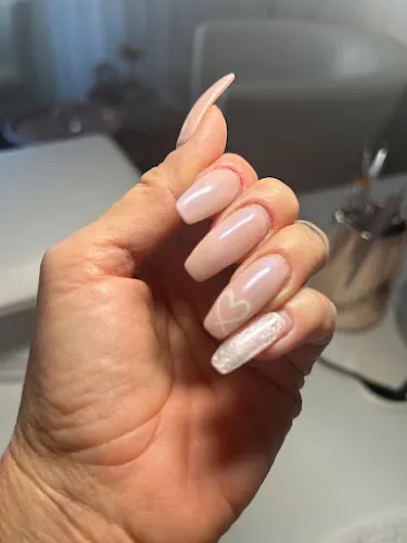 6 - Être belle by Christina