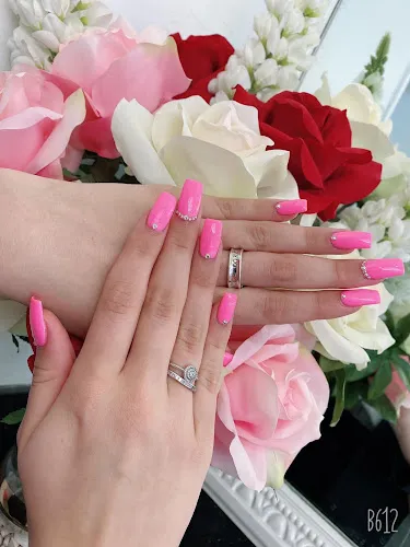 5 - Trendy Nails & Beauty