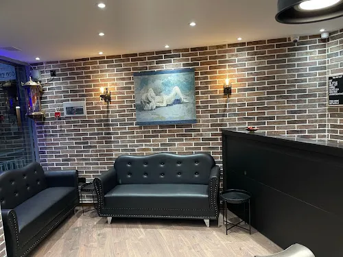 6 - Twistys Hair & Beauty