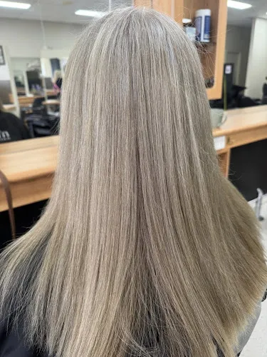 7 - Under Wraps Hair Studio