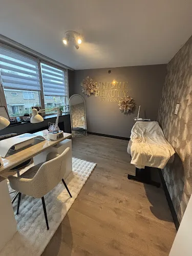 3 - Unique beauty by tessa