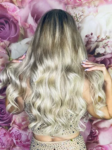 8 - Universal Top Beauty- Hair Extensions Mississauga