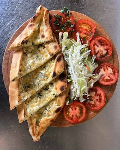 5 - Usta Grillhaus & Pizza