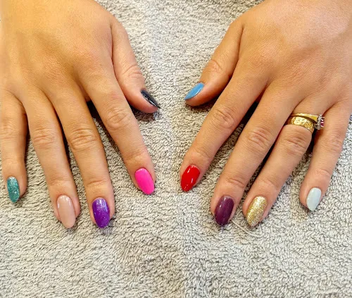 3 - Vans Nail Studio