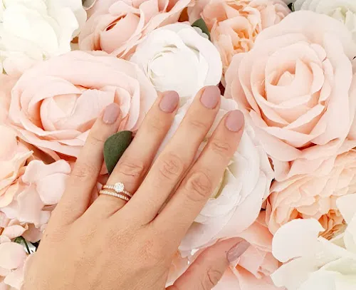 5 - Vans Nail Studio