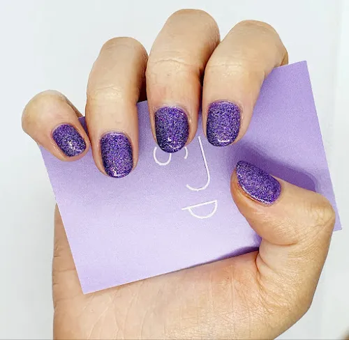 6 - Vans Nail Studio