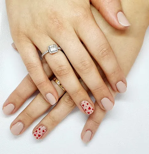 4 - Vans Nail Studio