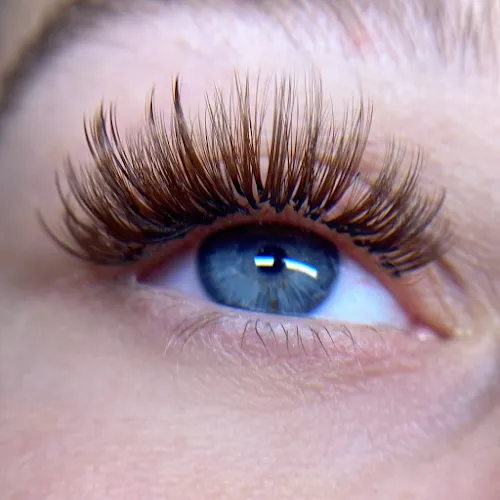 2 - Vinnies Lash Lounge