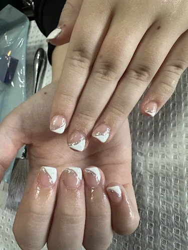 4 - VIP LOUNGE NAILS AND HEAD SPA