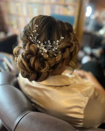 6 - Vision Unisex Hair Salon