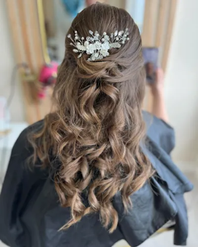 5 - Vision Unisex Hair Salon