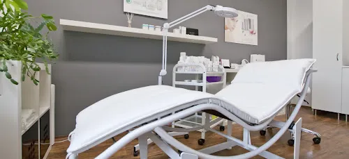 2 - Vogue Nails & Spa manikúra pedikúra řasy