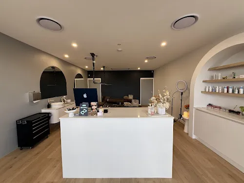 3 - VOLUME Beauty Bar