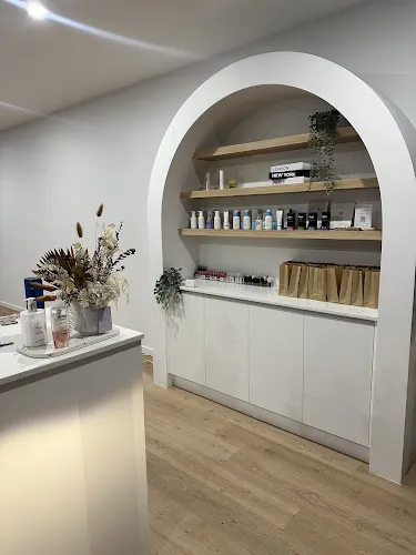 4 - VOLUME Beauty Bar