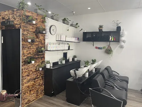 4 - Waniora Hair & Beauty