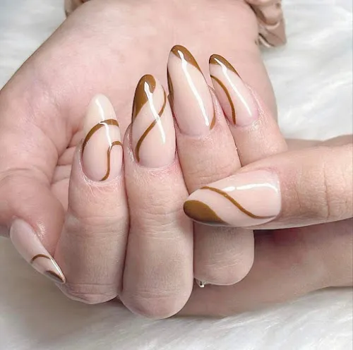 8 - We Love Nails