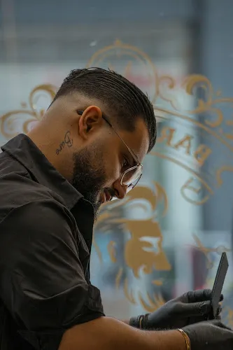 7 - WEST SIDE BARBER - VEVEY