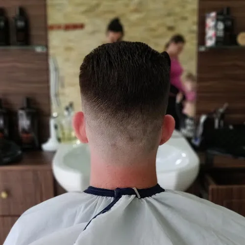 6 - White Moon Hairdresser Salon