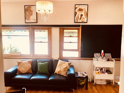 8 - WIG CHOP BARBER SHOP