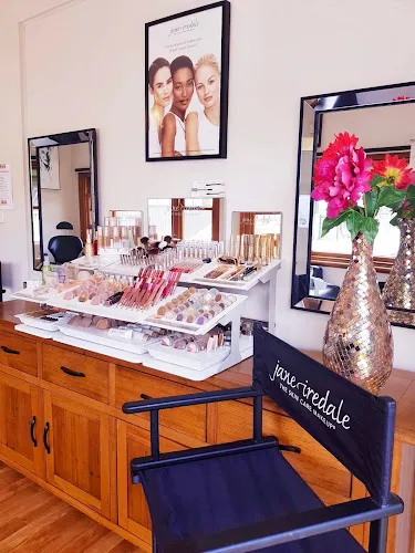 3 - WIG CHOP BARBER SHOP