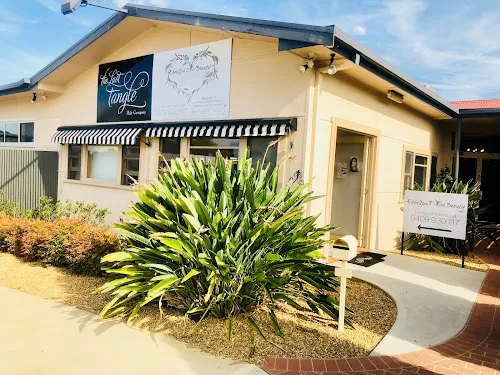 6 - WIG CHOP BARBER SHOP