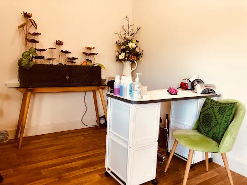 7 - WIG CHOP BARBER SHOP