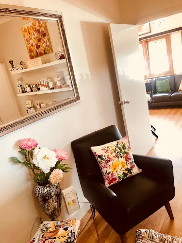 4 - WIG CHOP BARBER SHOP