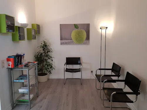 8 - Zahnarzt Belal Abaas, Uhrenblock-Rendsburg