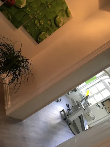 7 - Zahnarzt Belal Abaas, Uhrenblock-Rendsburg