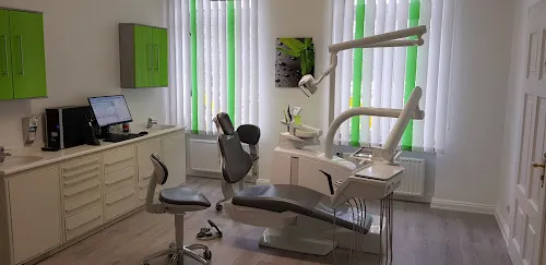 2 - Zahnarzt Belal Abaas, Uhrenblock-Rendsburg