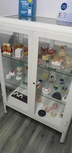 3 - Zahnarzt Mike Salzer