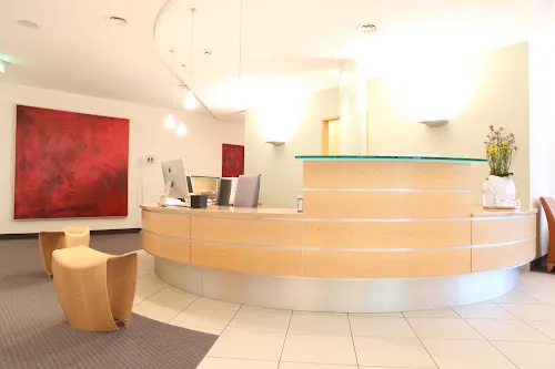 4 - Zahnarztpraxis Juliane Gralla, Schwerpunkt Kinder und Jugendliche.