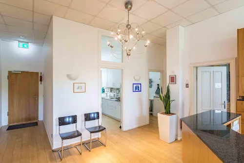 3 - Zakarian Joseph Dr.med. Facharzt für Kinder- und Jugendmedizin