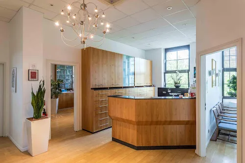 4 - Zakarian Joseph Dr.med. Facharzt für Kinder- und Jugendmedizin