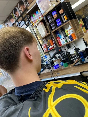 4 - Zaman Barbers nailsea1